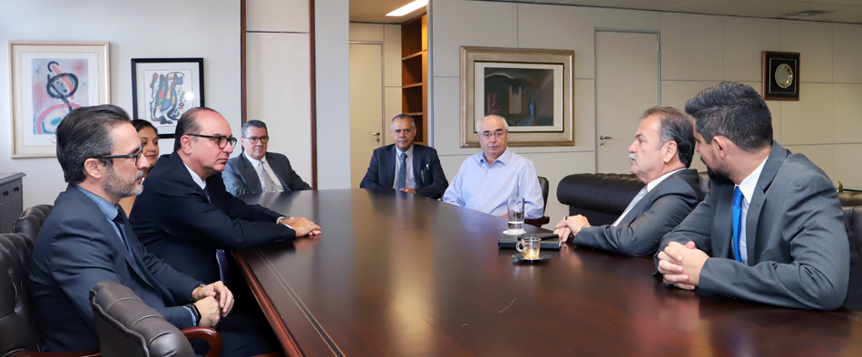 Os representantes do TJMG foram recebidos no Gabinete da Presidência (Foto: Thiago Rios Gomes)
